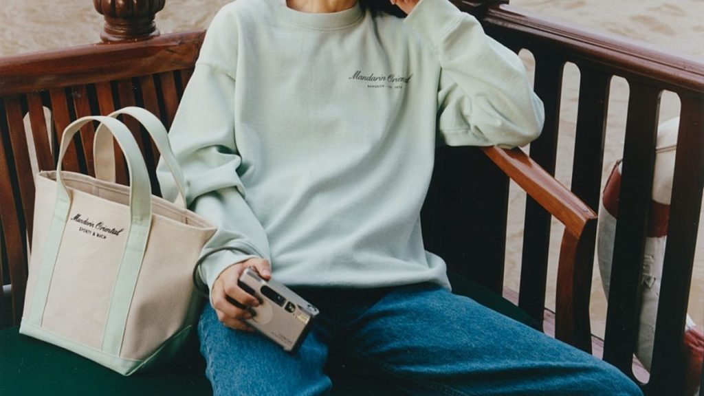 ماذا يرتدي المسافر في رحلته القادمة؟ بضائع تحمل علامة فندقية فاخرة.