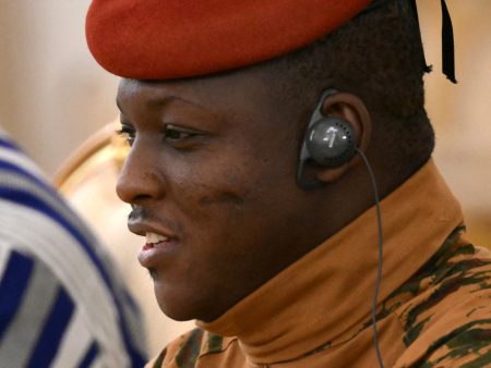 الحكومة العسكرية في بوركينا فاسو تحل الأحزاب السياسية.