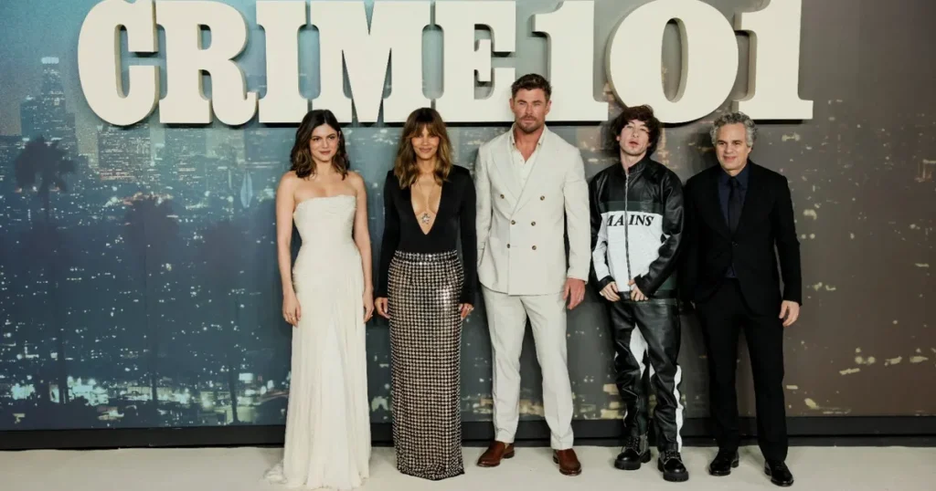 كريس هيمسورث ومارك رافالو يعودان للعمل معا في فيلم Crime 101