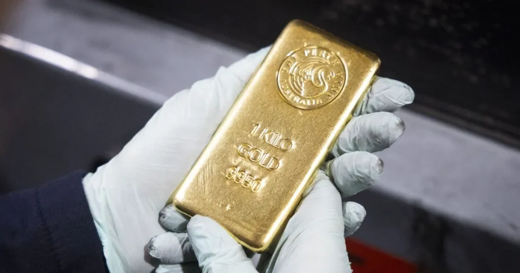 أسعار الذهب تواصل التراجع.. والفضة تشهد تقلبات حادة