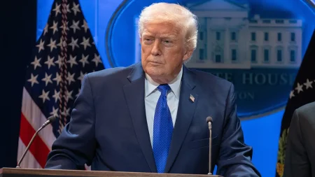 ضربات أمريكية على إيران قد تستهدف أفرادًا وتسعى لتغيير النظام، وفقًا لتقرير.