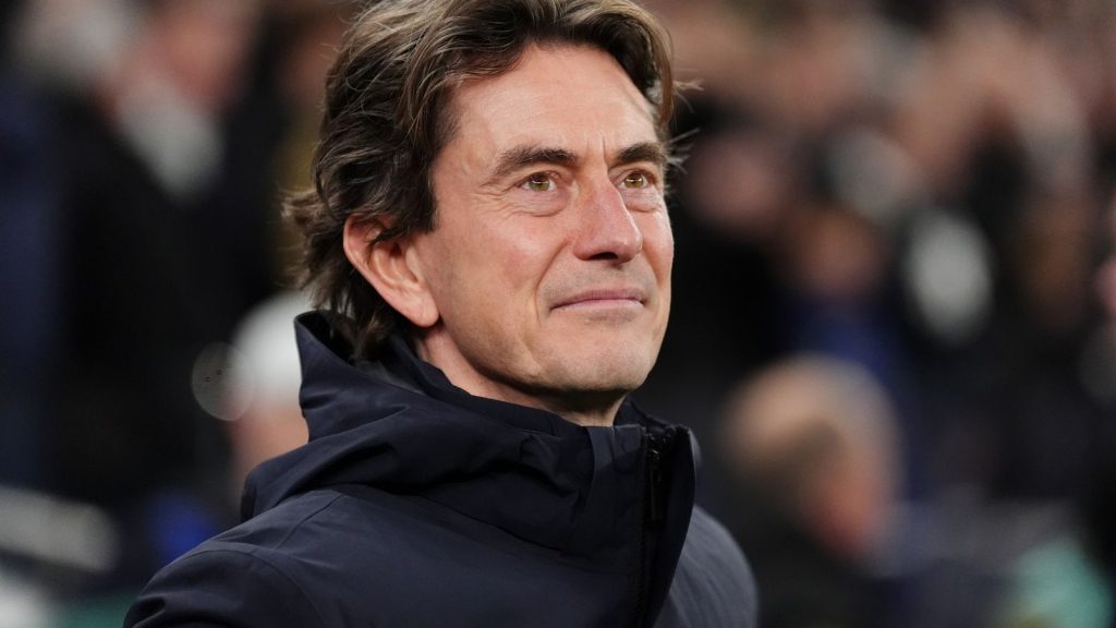 توماس فرانك: مدرب توتنهام لم يخشَ الإقالة بعد الخسارة أمام وست هام لكنه يدرك هتافات “مُقال”.