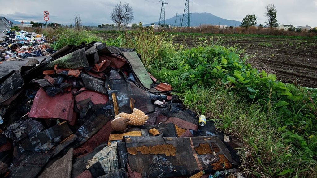 تم القبض على زعيم عصابة الكامورا روبرتو مازاريلا في منتجع فاخر على ساحل أمالفي.