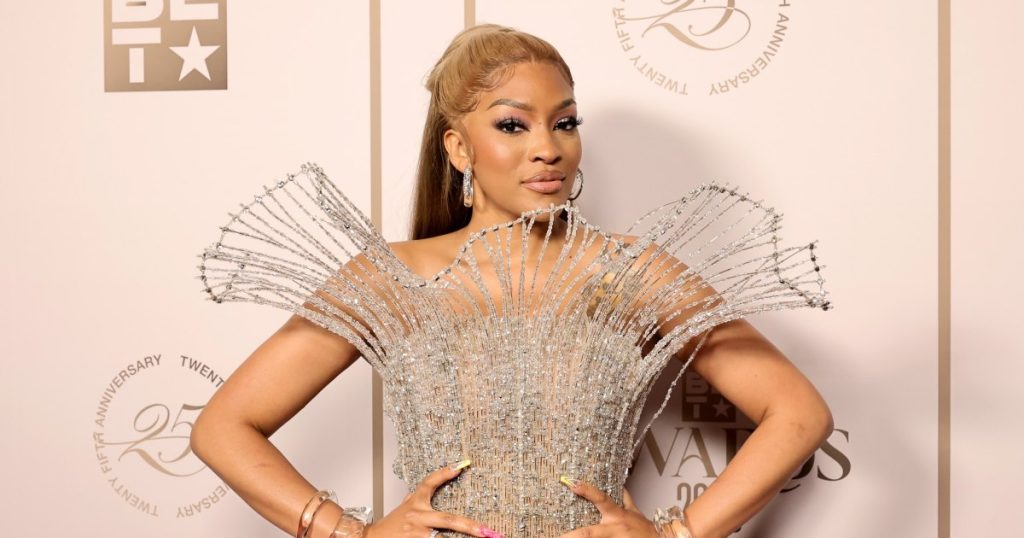 نجمة (RHOA) درو سيدورا تكسر الصمت بعد أمر قضائي بإخلائها هي وزوجها المنفصلين للمنزل.