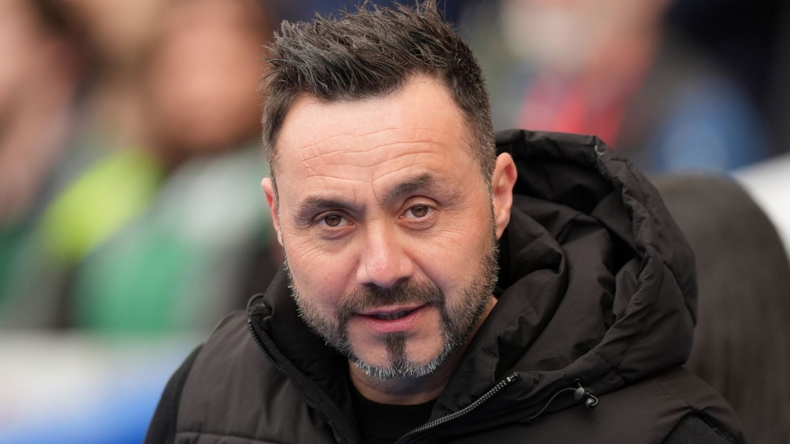 مدرب سبيرز روبرتو دي زيربي يعتذر لمن أساء إليهم بتعليقاته عن ماسون غرينوود.