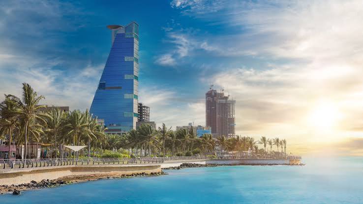 كيف تسافر إلى جدة دون أن تفرغ حسابك البنكي؟