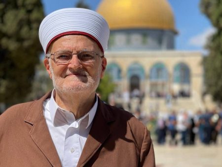 خطيب المسجد الأقصى يدعو المصلين للتوجه إلى المسجد الأقصى في ذكرى إحراقه