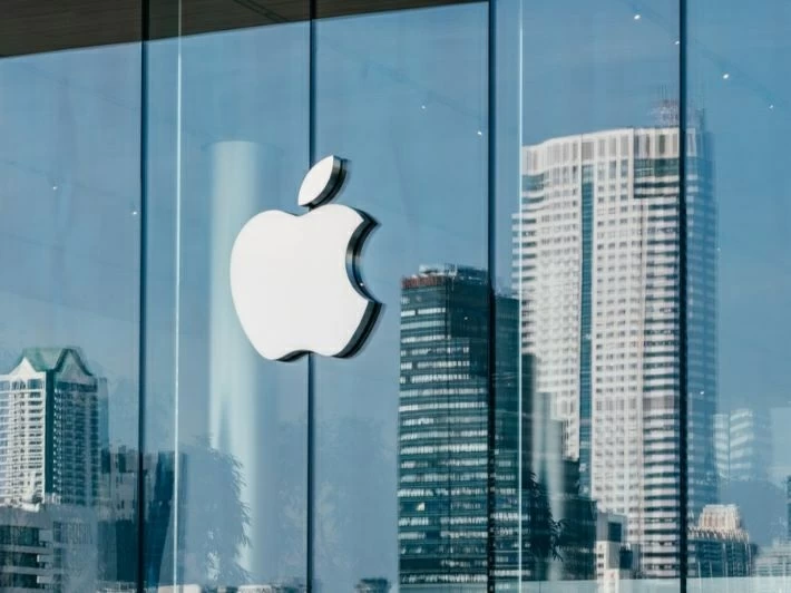 محكمة أمريكية تلزم «أبل» بدفع 5.7 مليار دولار بسبب «آيفون»