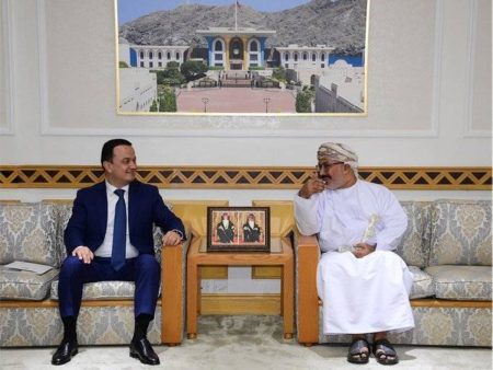 عُمان وأوزبكستان تناقشان سبل تعزيز التعاون الاقتصادي.