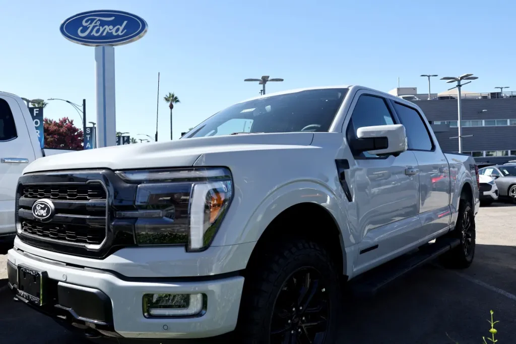 فورد تستدعي 223,000 شاحنة من طراز F-150 بسبب انفصال خزانات الوقود.