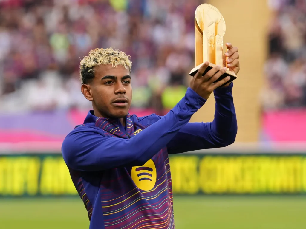 مغربي وجزائري يتنافسان على لقب أفضل لاعب شاب بالعالم