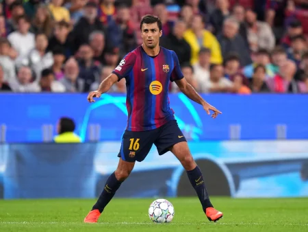 رودري يتجنب وعد جماهيره بتحقيق دوري الأبطال، متحدثاً عن برشلونة.