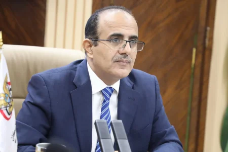وزير الصحة: موجات النزوح تتجاوز طاقة القطاع الصحي في اليمن
