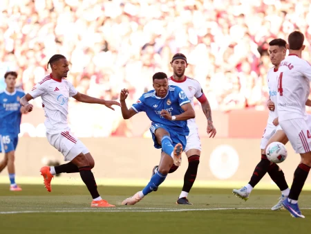 رقم استثنائي لإشبيلية يثير التنافس مع ريال مدريد في البرنابيو