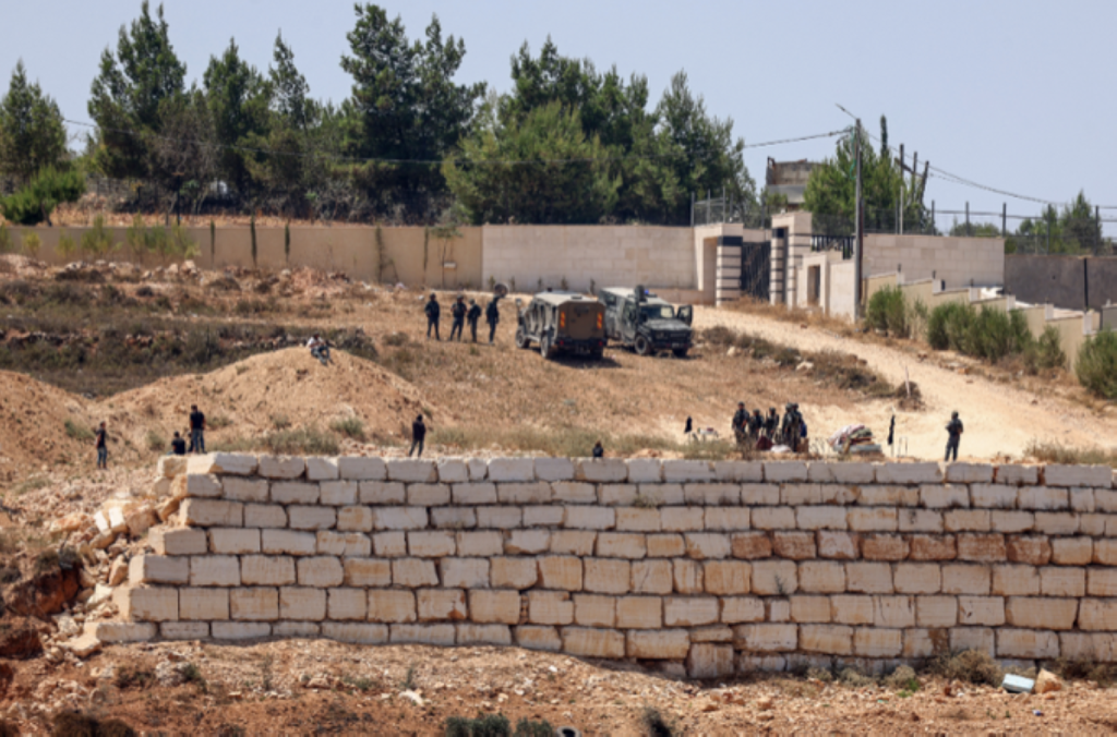 إصابة فلسطينيين خلال مداهمة إسرائيلية في شمال غرب رام الله.