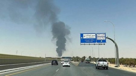 الهجوم على مطار الملك خالد الدولي بالرياض يلقى إدانات عربية وعالمية واسعة