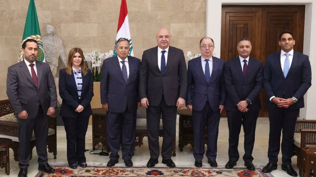 الرئيس اللبناني والأمين العام لجامعة الدول العربية يناقشان التطورات في لبنان والمنطقة