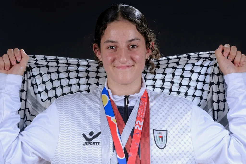 مريم بشارات تحقق ذهبية بطولة العالم للكاراتيه وترفع علم فلسطين عالياً