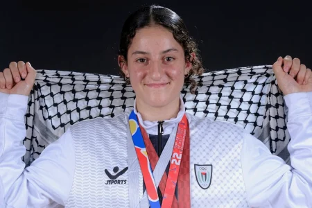 مريم بشارات تحقق ذهبية بطولة العالم للكاراتيه وترفع علم فلسطين عالياً