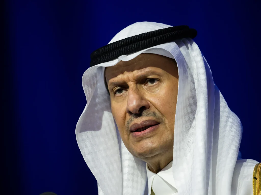 5.8 ملايين برميل نفط تعبر خط “شرق غرب” السعودي