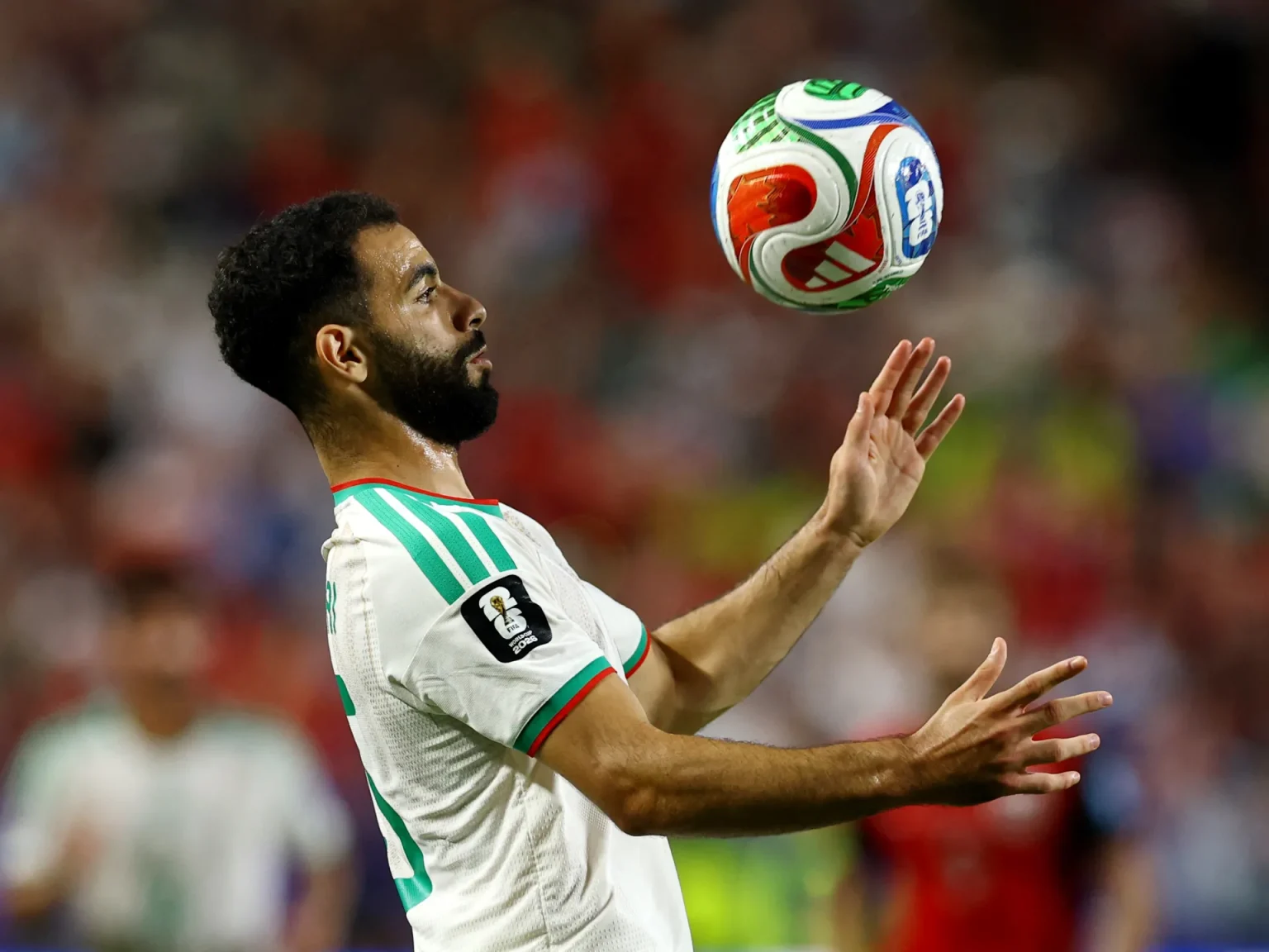 ريان آيت نوري يغادر معسكر الجزائر ويعود إلى مانشستر سيتي